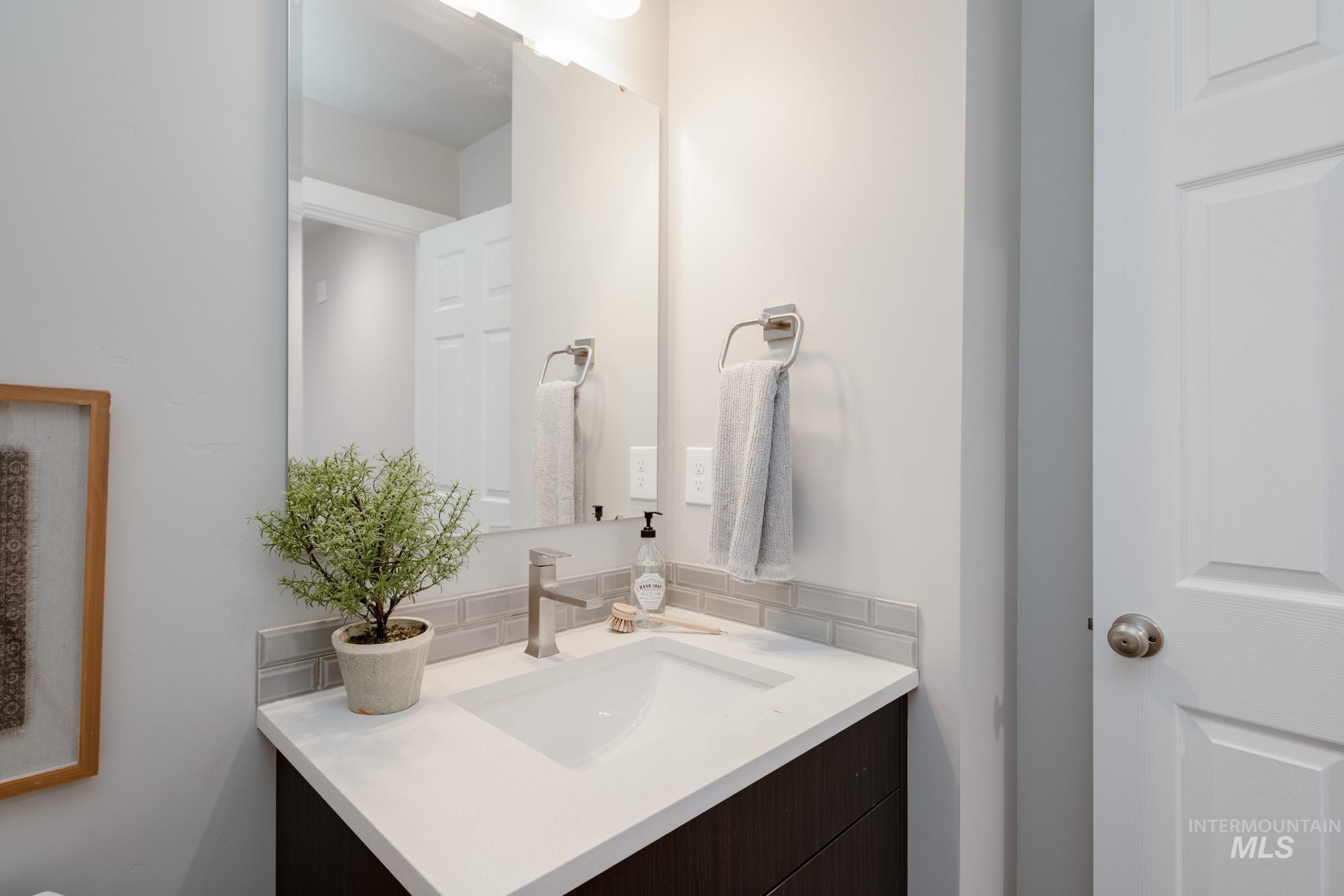 2731 E Valley Wind St