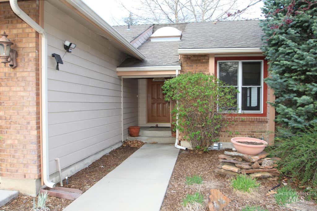 Photo of 3728 W Sugar Creek Dr, Meridian, ID 83646 (MLS # 98998723)