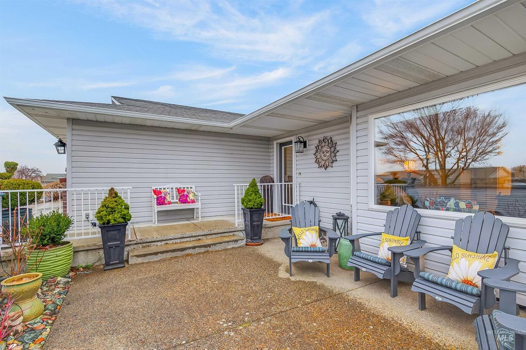 Photo of 930 Cypress Court #A, Lewiston, ID 83501 (MLS # 98975856)