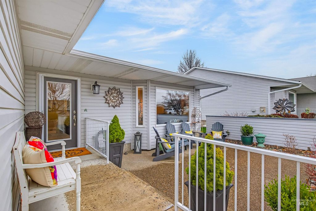 Photo of 930 Cypress Court #A, Lewiston, ID 83501 (MLS # 98975856)