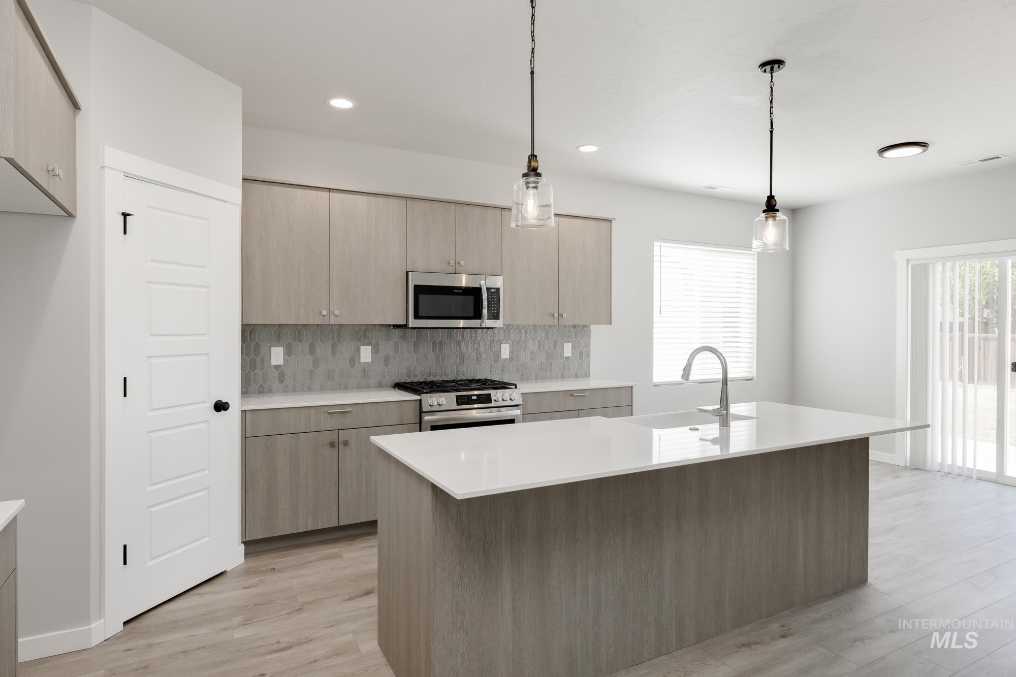 8357 E Cool River Lp