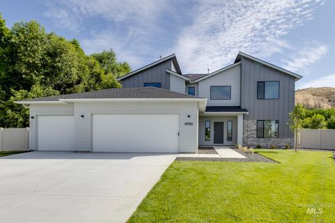 Photo of 8357 E Cool River Lp, Nampa, ID 83687 (MLS # 98983755)