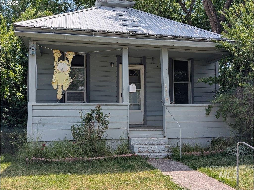 Photo of 1516 Monroe Ave, La Grande, OR 97850 (MLS # 98965549)