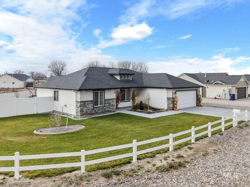 Photo of 521 E 15th Street, Rupert, ID 83350 (MLS # 98968130)