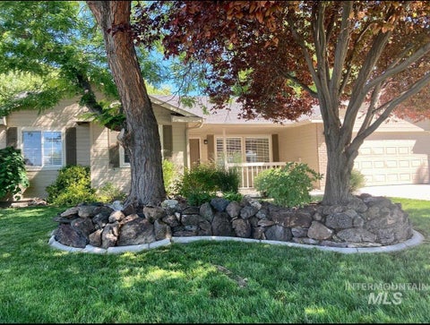 Photo of 617 Spruce Creek Dr, Nampa, ID 83686 (MLS # 98988308)