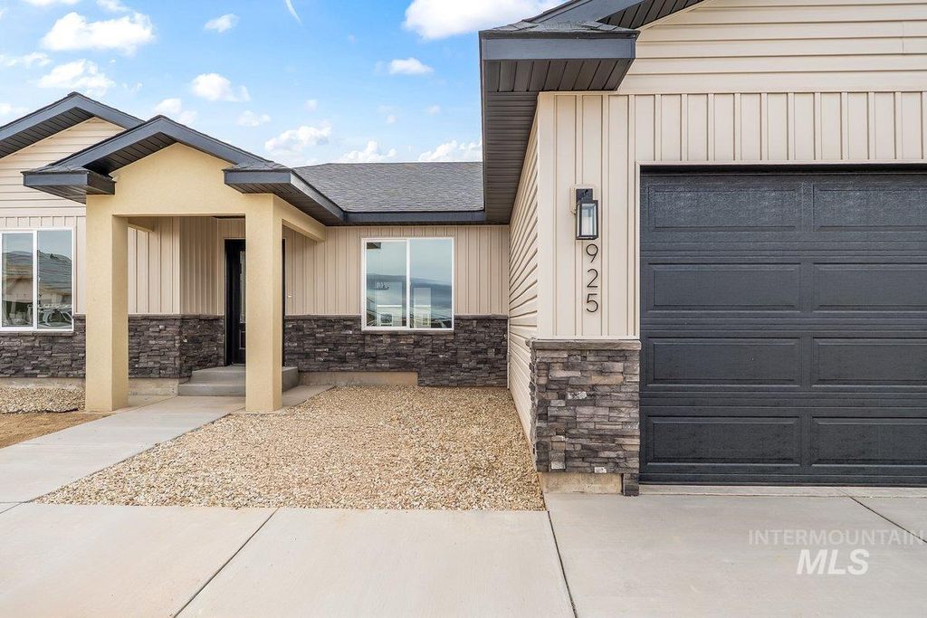 Photo of 925 E 23rd Ave #Lot 14 Block 4, Jerome, ID 83338 (MLS # 98959800)