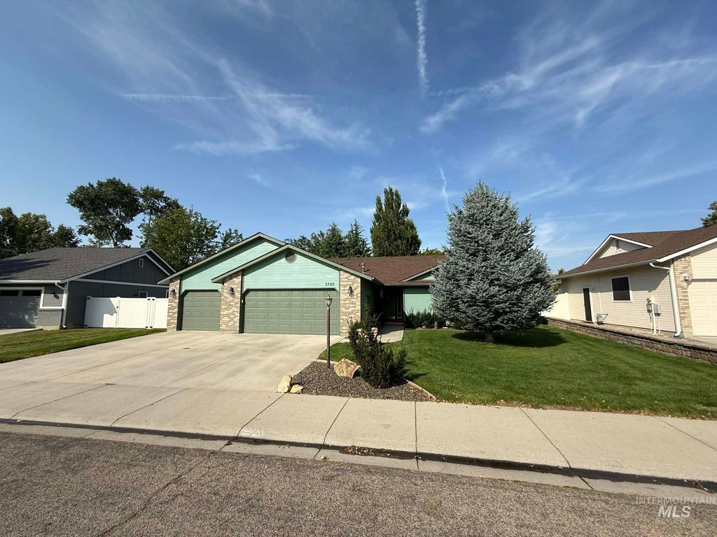 Photo of 3720 E Presidential Drive, Meridian, ID 83642 (MLS # 98969180)
