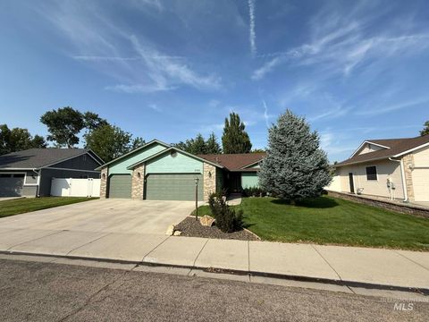 Photo of 3720 E Presidential Drive, Meridian, ID 83642 (MLS # 98969180)