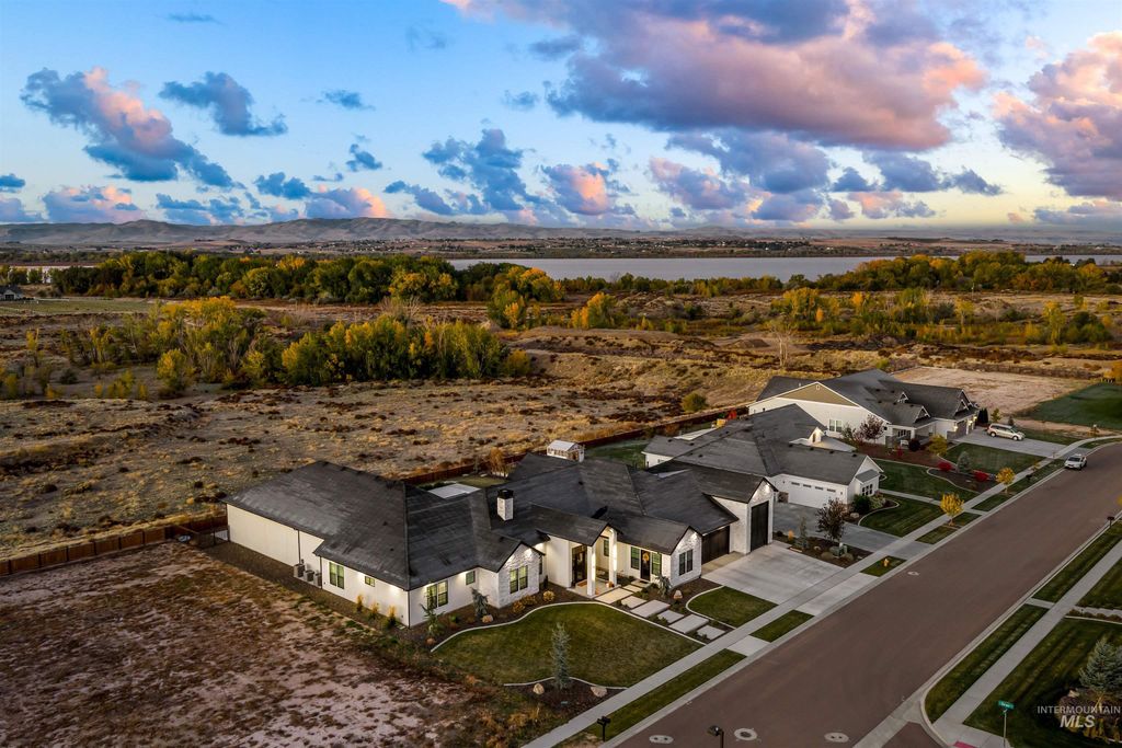 Photo of 1631 W Kamet Ct, Nampa, ID 83686 (MLS # 98966018)