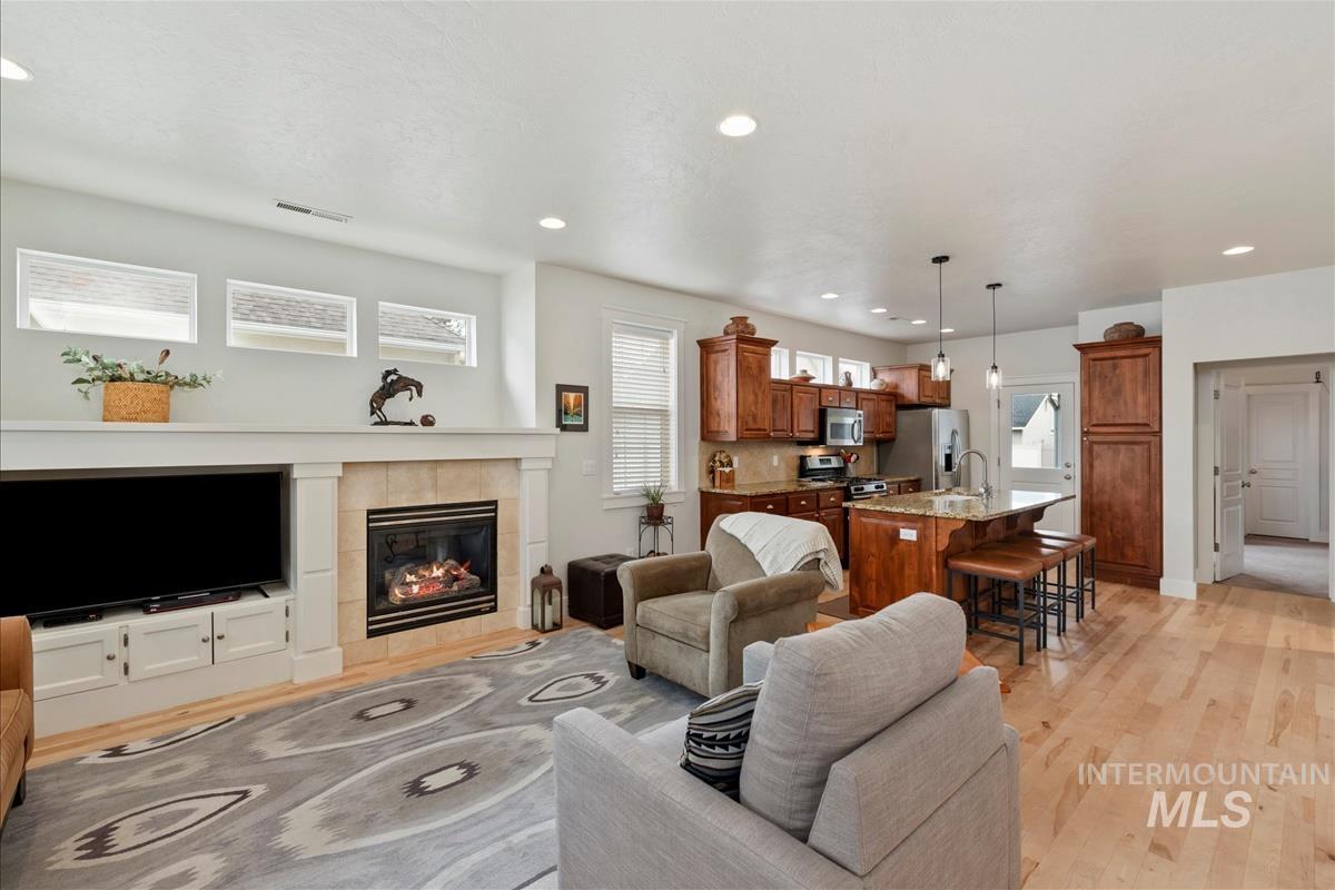 5998 N Willowdale Ln.