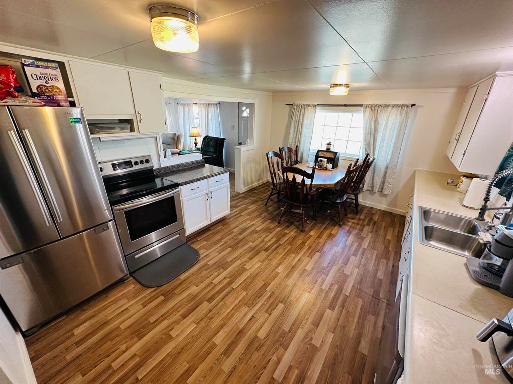 Photo of 520 Honeysuckle Ln, Vale, OR 97918 (MLS # 98963600)