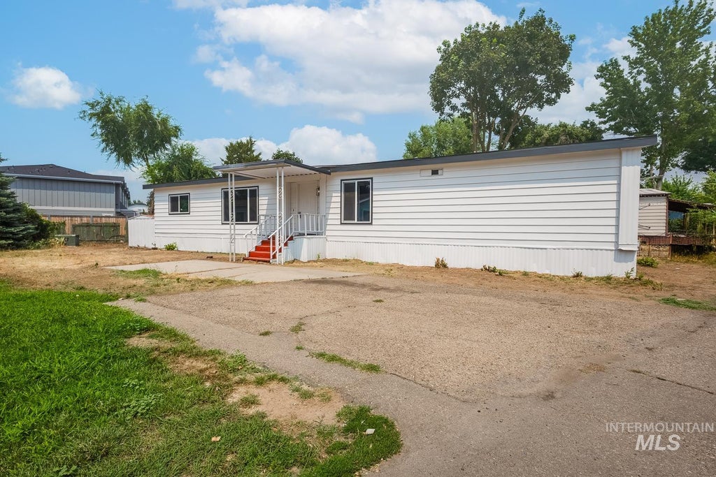 Photo of 1200 W Concord Ln, Boise, ID 83706 (MLS # 98994927)