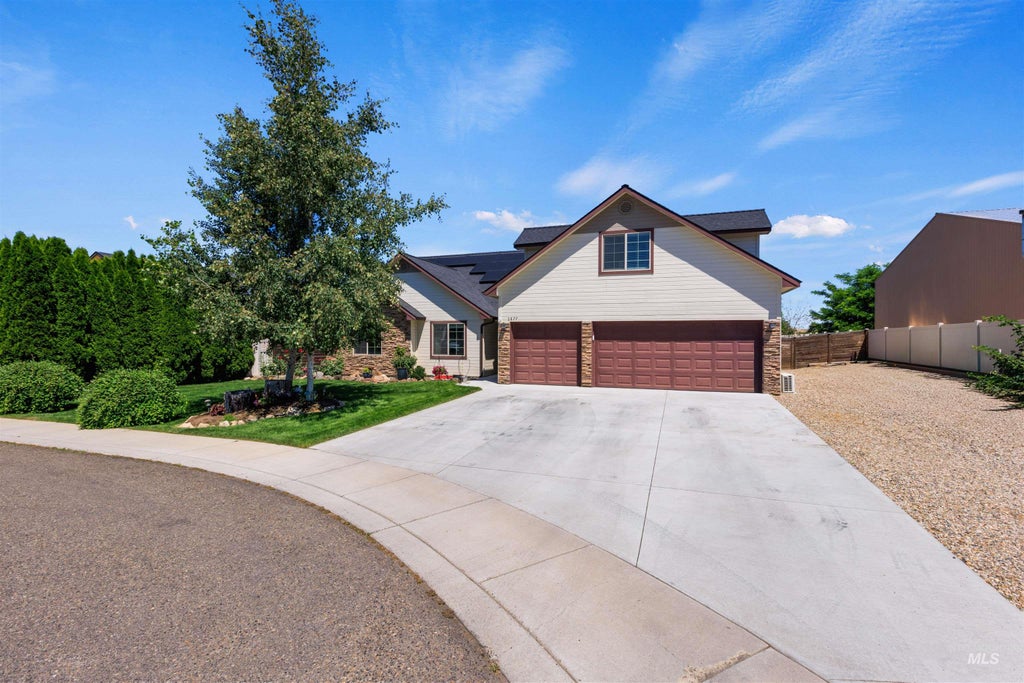 Photo of 1877 Walnut Ave, Fruitland, ID 83619 (MLS # 98991614)