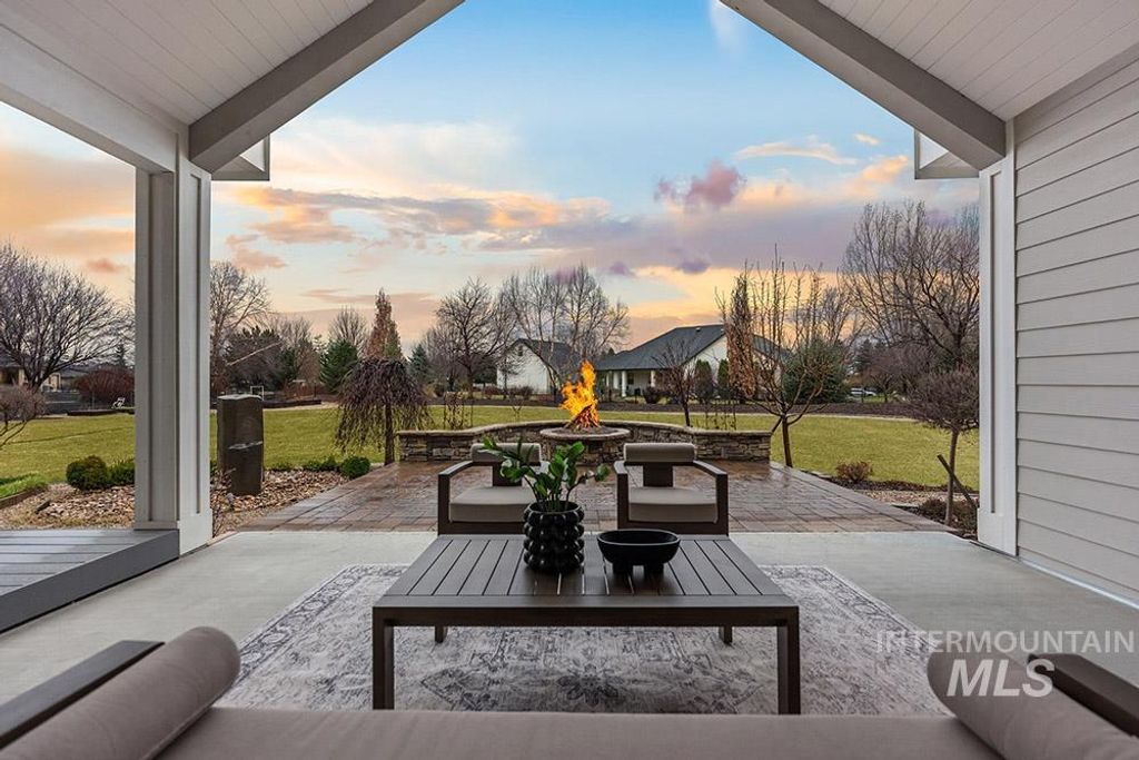 Photo of 2849 W Chartwell Dr, Eagle, ID 83616 (MLS # 98977156)