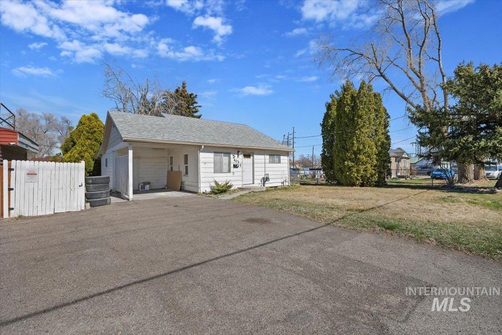 Photo of 403 Filer Ave, Twin Falls, ID 83301 (MLS # 98977673)
