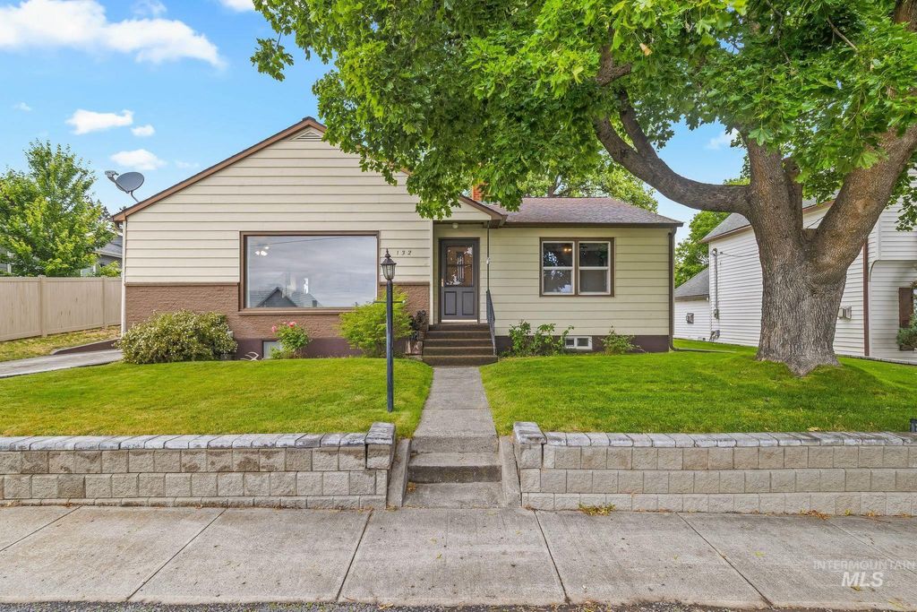 Photo of 132 W Ash Street, Genesee, ID 83832 (MLS # 98992034)