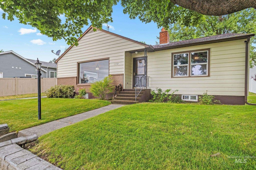 Photo of 132 W Ash Street, Genesee, ID 83832 (MLS # 98992034)