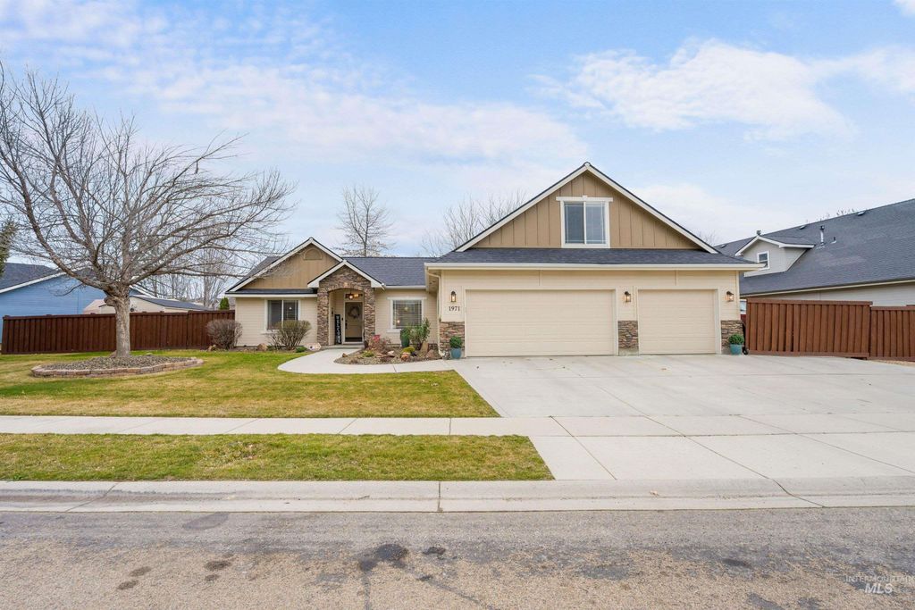 Photo of 1971 W Puzzle Creek Drive, Meridian, ID 83646 (MLS # 98976026)