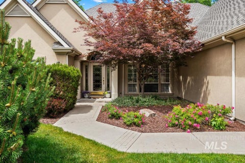 Photo of 576 E Riverchase Way, Eagle, ID 83616 (MLS # 98988209)