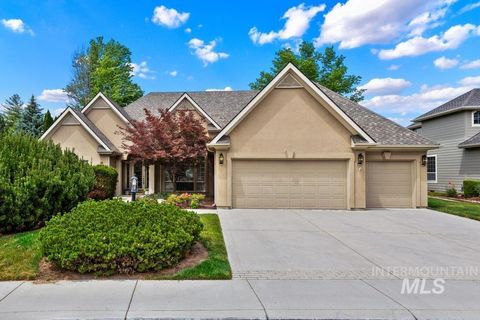 Photo of 576 E Riverchase Way, Eagle, ID 83616 (MLS # 98988209)