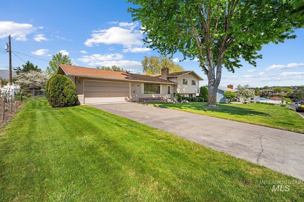 Photo of 621 23rd Ave, Lewiston, ID 83501 (MLS # 98984493)