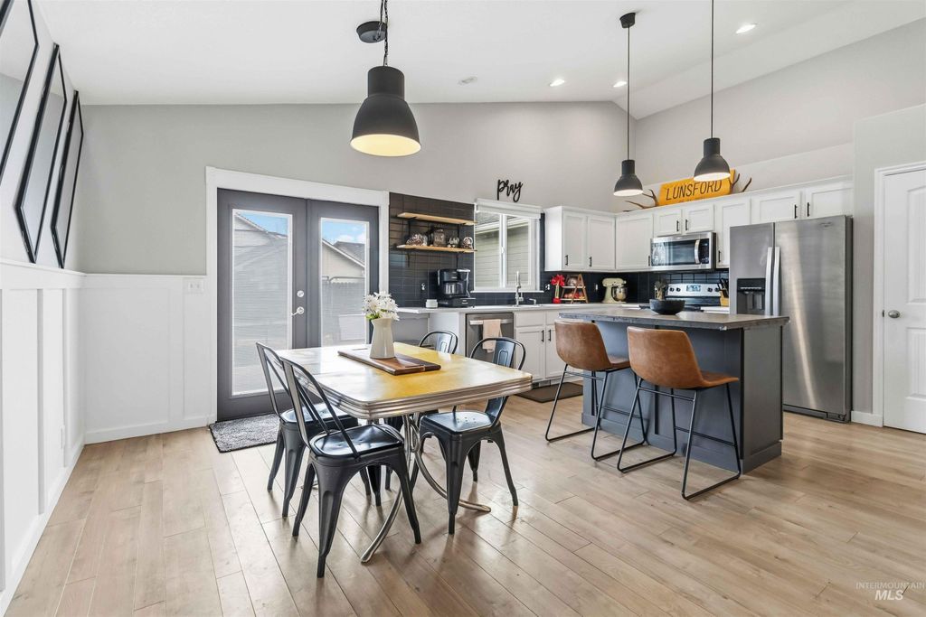 Photo of 1350 W Jacksnipe Dr, Meridian, ID 83642 (MLS # 98969602)