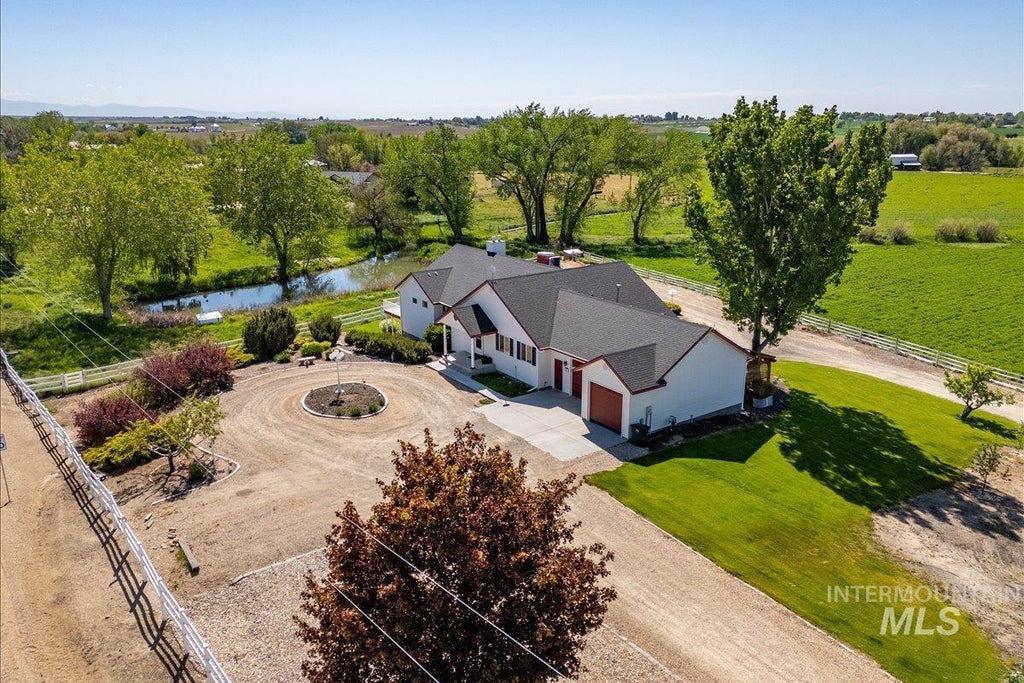 Photo of 16921 Oasis Rd, Caldwell, ID 83607 (MLS # 99002518)