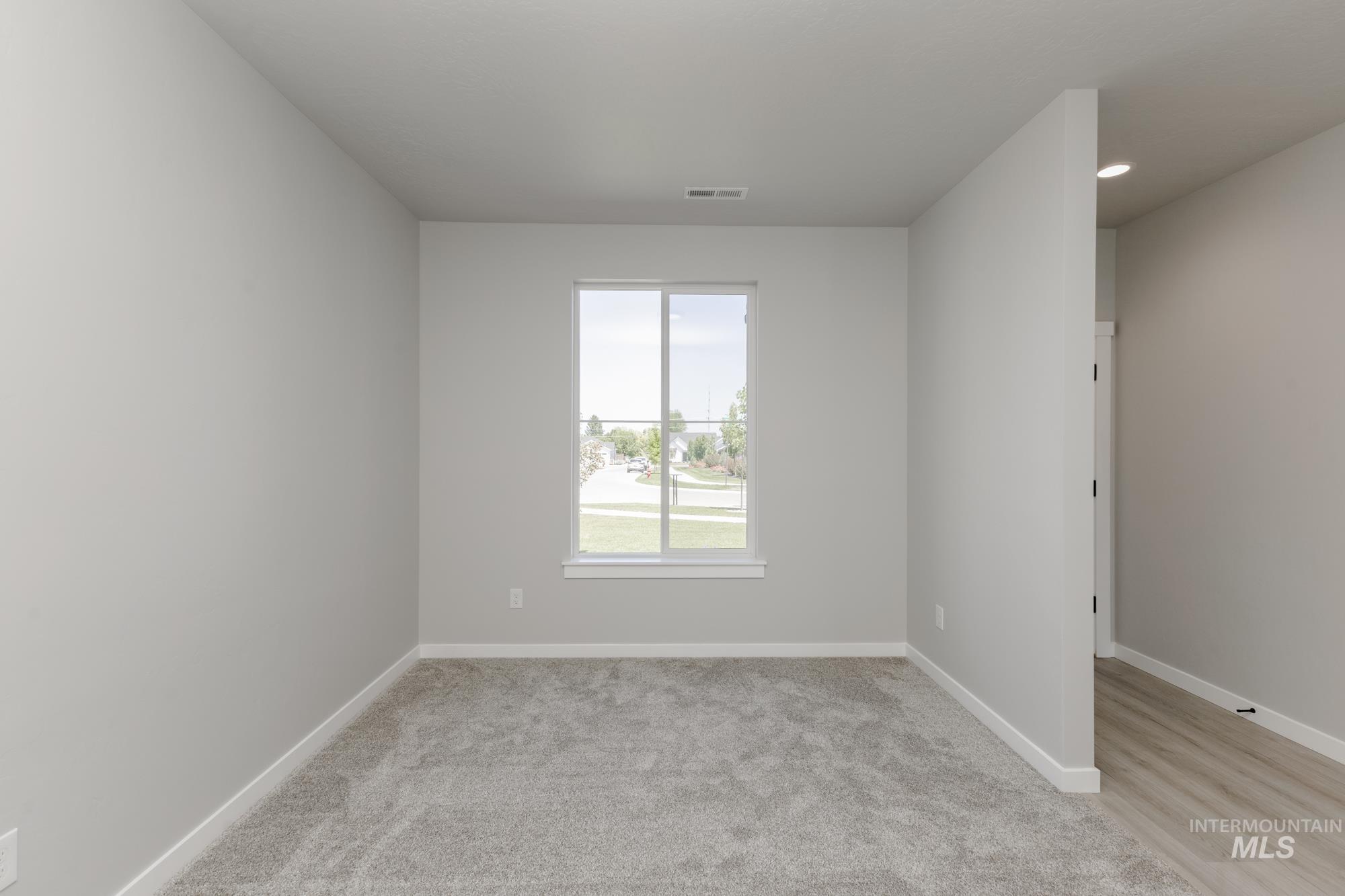 Empty room with light carpet