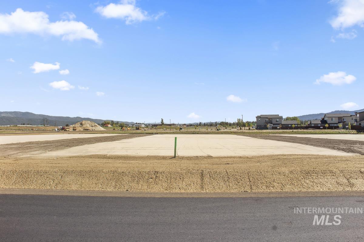 L3 B1 Lazy River Street