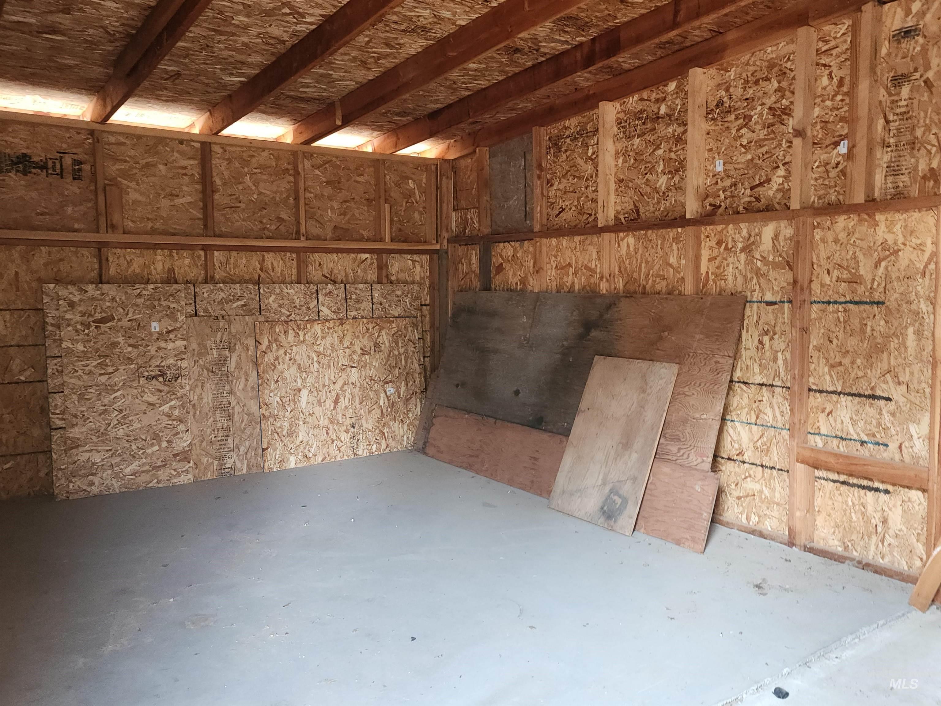 Misc room featuring concrete flooring