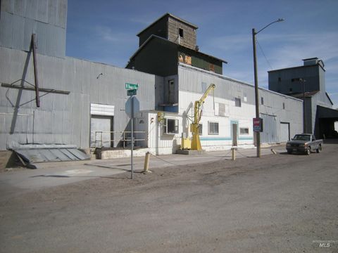 Photo of 400 Railroad St. S Lots 1-12, Blk 5, Hazelton, ID 83335 (MLS # 98981699)