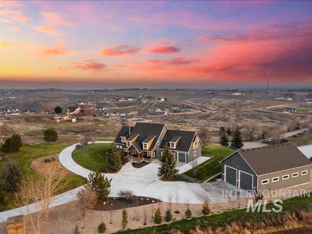 Photo of 24746 Star Crest Ct, Middleton, ID 83644 (MLS # 98972532)