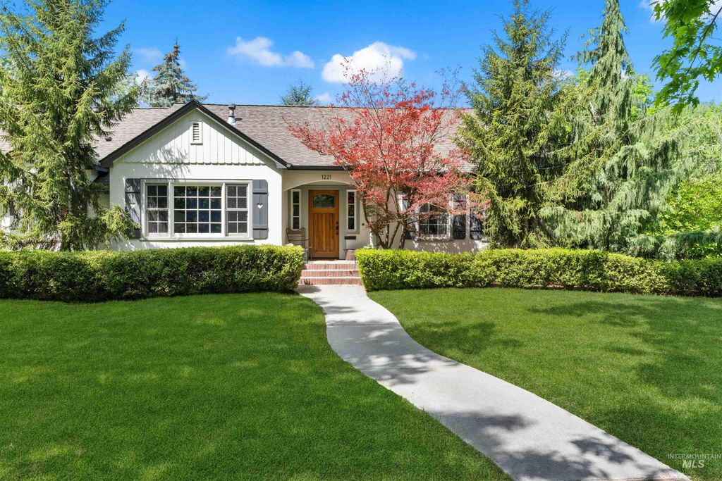 Photo of 1221 N Harrison Blvd, Boise, ID 83702 (MLS # 98986193)