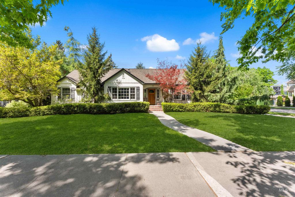 Photo of 1221 N Harrison Blvd, Boise, ID 83702 (MLS # 98986193)