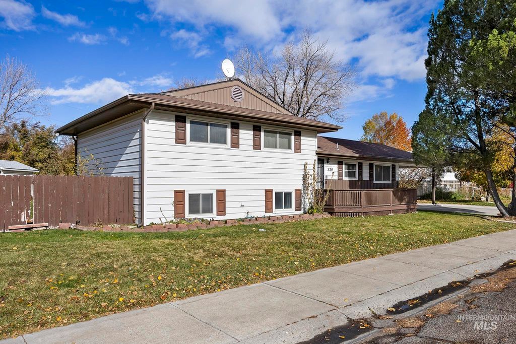 Photo of 320 E 23rd Dr, Burley, ID 83318 (MLS # 98966960)