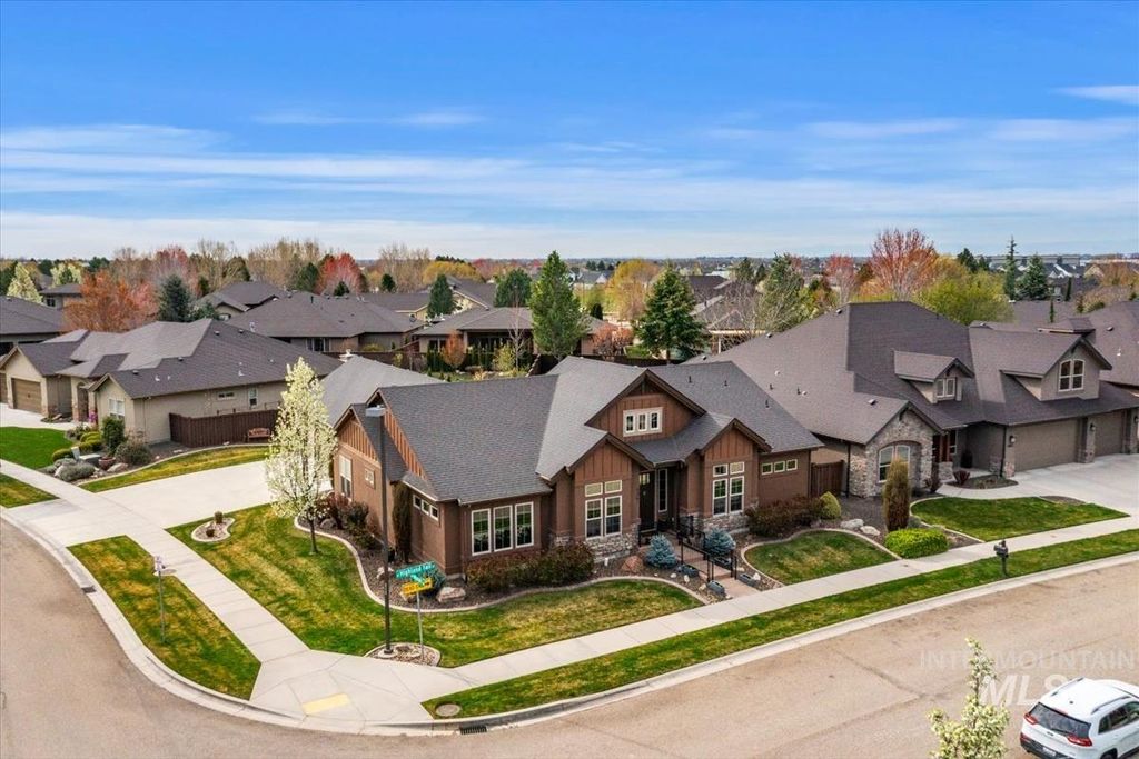 Photo of 4061 W Highland Fall Ct, Meridian, ID 83646 (MLS # 98980288)