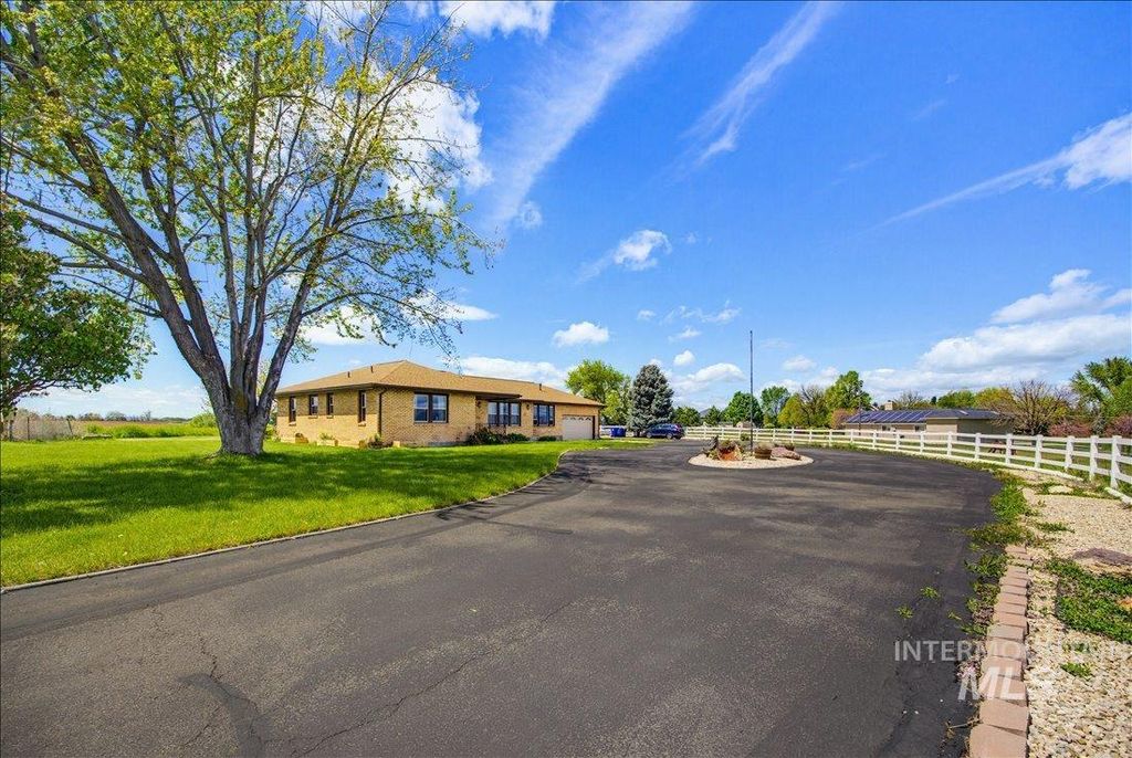 Photo of 1901 S Ten Mile Rd, Meridian, ID 83642 (MLS # 98983492)