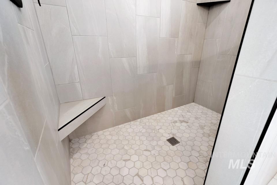 Full bath with tiled shower