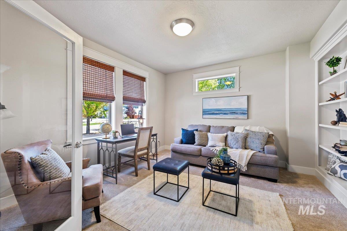 9279 W Wildbranch