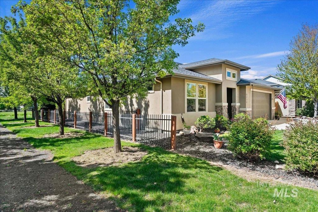 Photo of 9279 W Wildbranch Dr, Star, ID 83669 (MLS # 98984049)