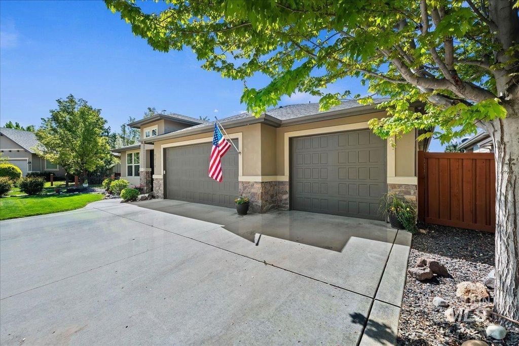 Photo of 9279 W Wildbranch Dr, Star, ID 83669 (MLS # 98984049)