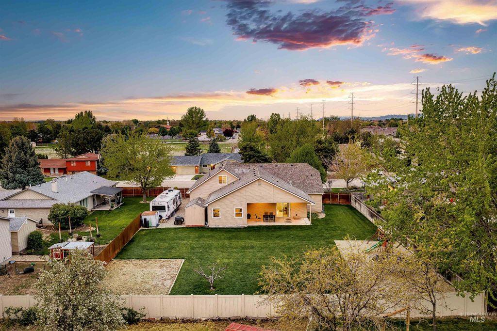 Photo of 12108 W Reutzel Dr, Boise, ID 83709 (MLS # 98984008)