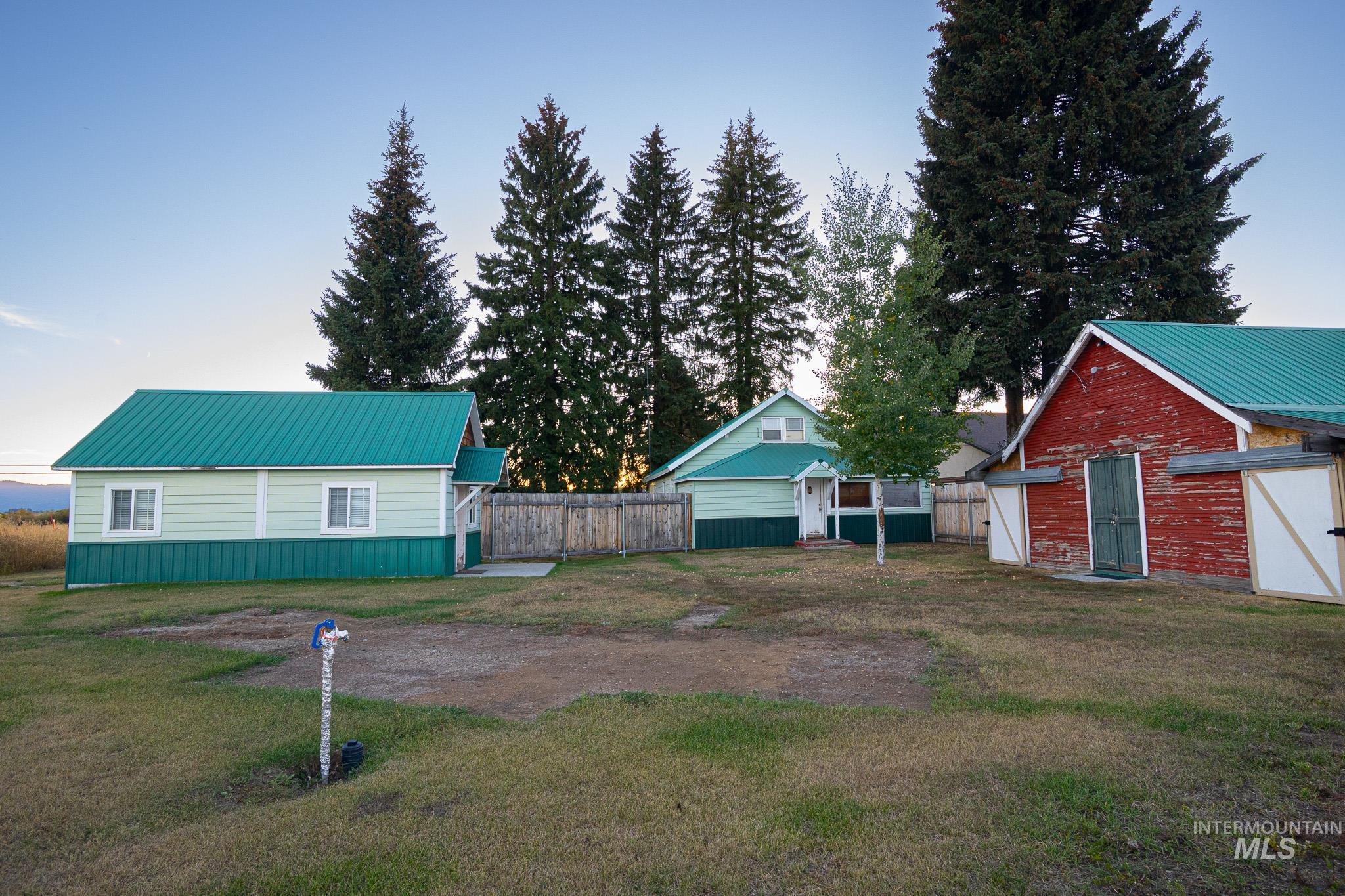 View of yard with an outdoor structure