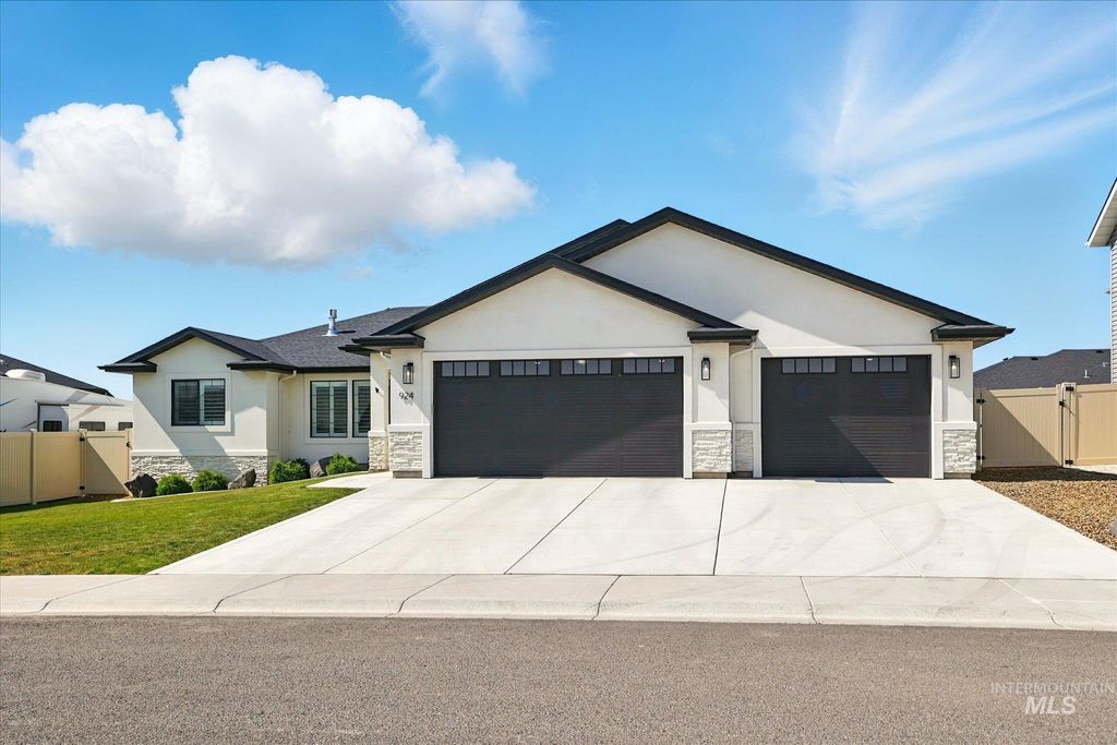Photo of 924 Elk Butte Ave, Kimberly, ID 83341 (MLS # 98983082)