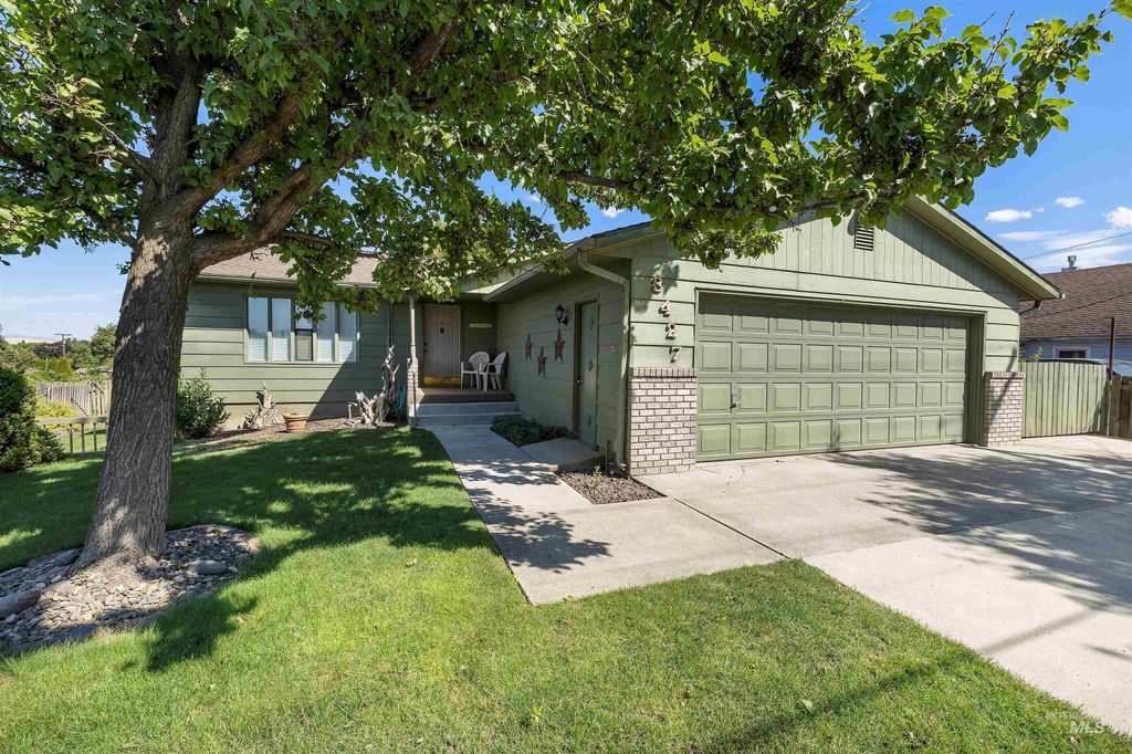 Photo of 3427 14th Street, Lewiston, ID 83501 (MLS # 98958331)