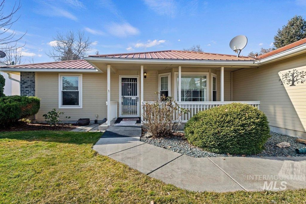 Photo of 2060 Bonnie Drive, Payette, ID 83661 (MLS # 98975843)