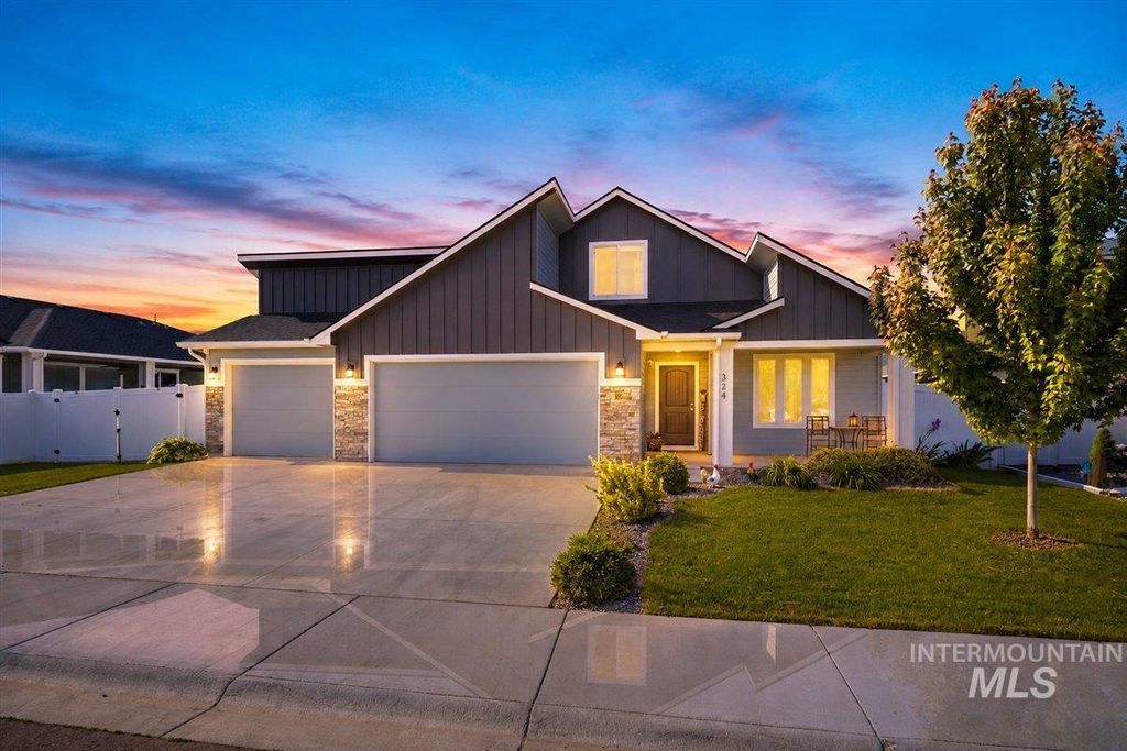 Photo of 324 Maverick ST, Fruitland, ID 83619 (MLS # 98987038)