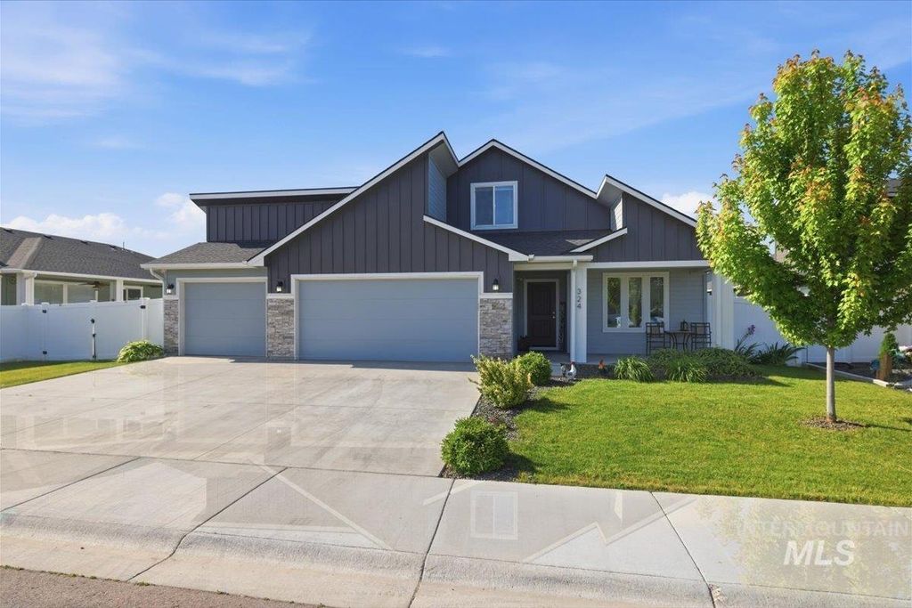 Photo of 324 Maverick ST, Fruitland, ID 83619 (MLS # 98987038)