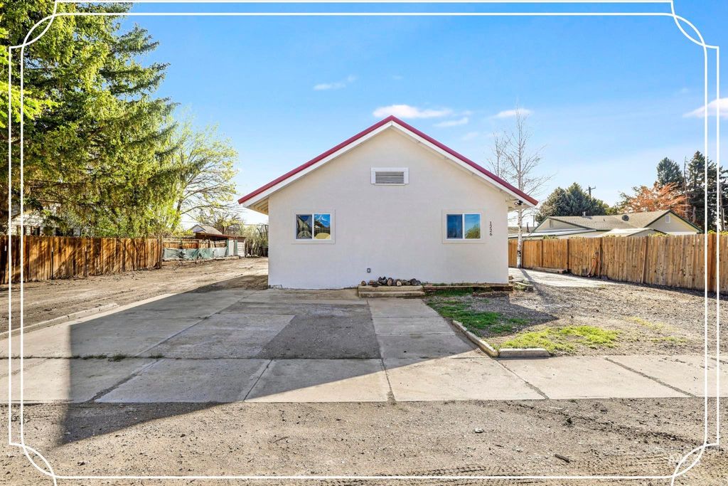 Photo of 1226 Washington St, Gooding, ID 83330 (MLS # 98981508)