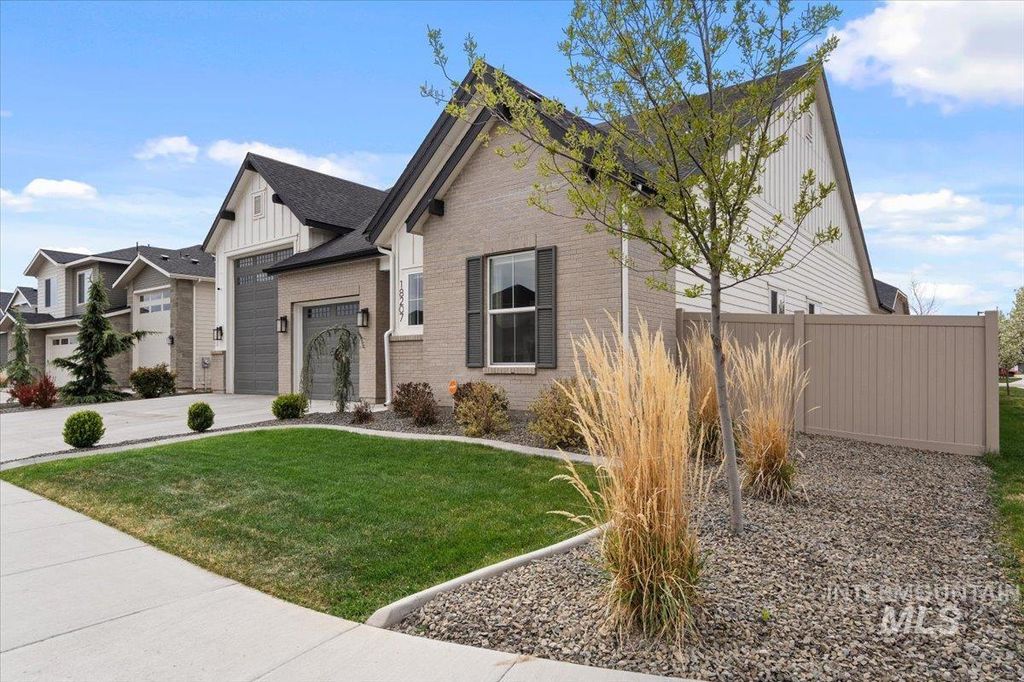 Photo of 18207 N Begonia Way, Nampa, ID 83687 (MLS # 98980472)